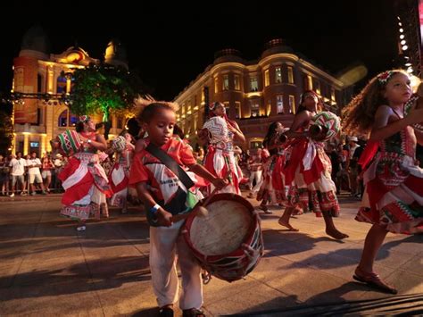 G Na Es De Maracatu Come Am Ensaios Para O Carnaval No Recife