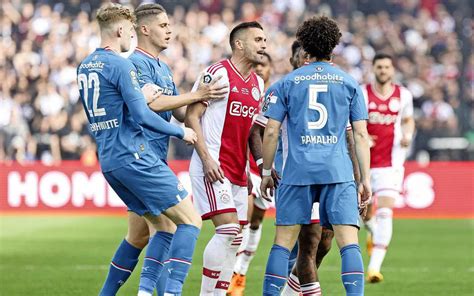 Ajax Aanvoerder Dusan Tadic Krijgt Onder Uit De Zak Van Oude Bekende