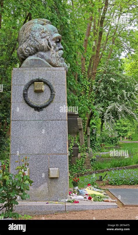 The Impressive Karl Marx Tomb 1954 East Cemetery Highgate Cemetery