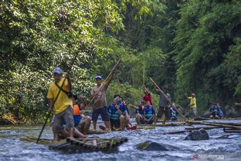 Wisata Arung Jeram Dengan Rakit Bambu Di Kalimantan Selatan ANTARA News