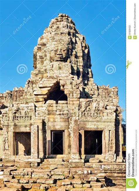 Caras Del Templo Antiguo De Bayon En Angkor Wat Foto De Archivo