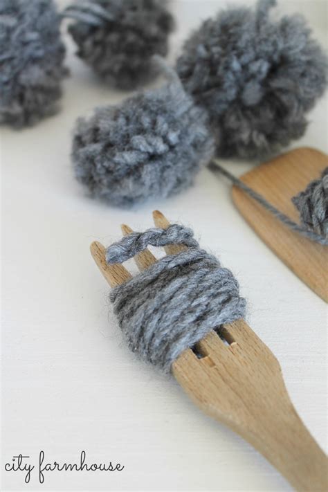 Diy Pom Poms Easy Steps Fun Holiday Ideas City Farmhouse