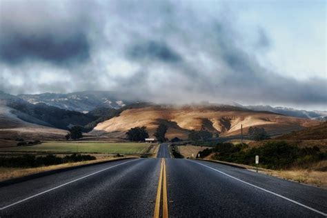 31 Pictures of Roads That Will Take You On A Photographic Journey