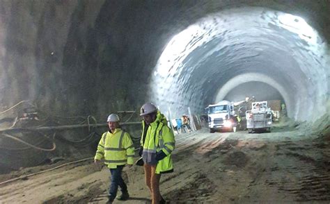 Video Cum Arat Acum Tunelul De Autostrad De La Momaia Arge