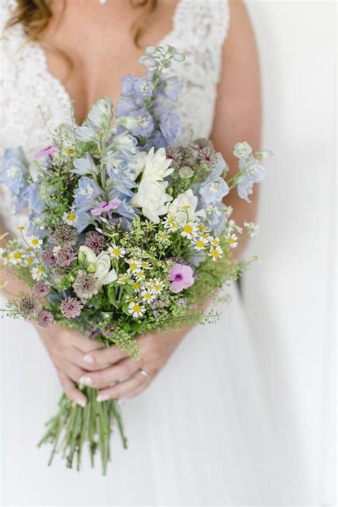 Brautstrau Mit Wiesenblumen In Hellblau Wei Und Rosa Blumenstrau