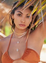 Carolina Reyes Shows Off Her Sand Covered Ass Superbe Models Morazzia