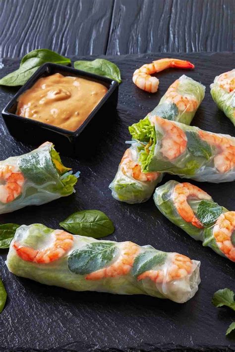 Easy Rice Paper Rolls - IzzyCooking