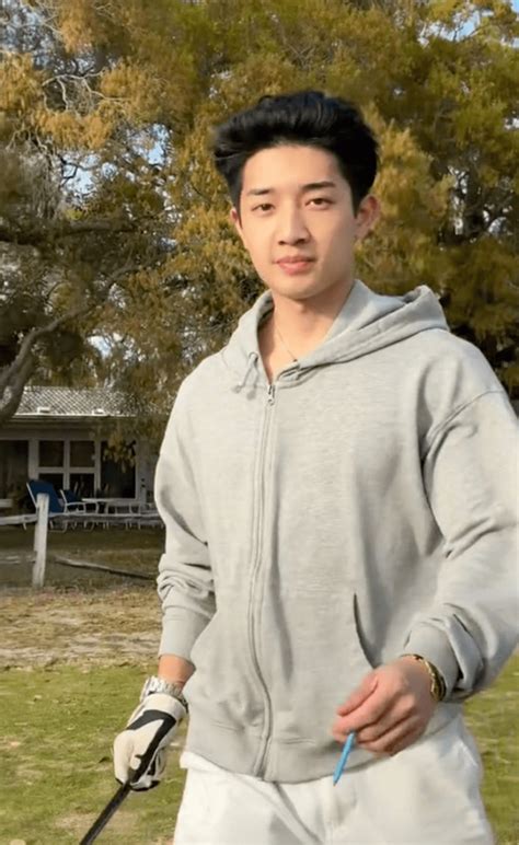 Bạn trai hot girl TDDC Phạm Như Phương và anh em sinh đôi khiến dân tình lọt hố Trên live đẹp