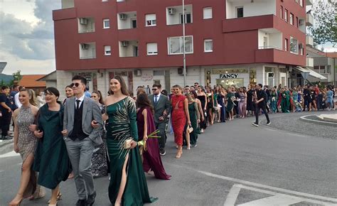 Posu Je Maturantice I Maturanti Zasjali U Glamuroznim Izdanjima