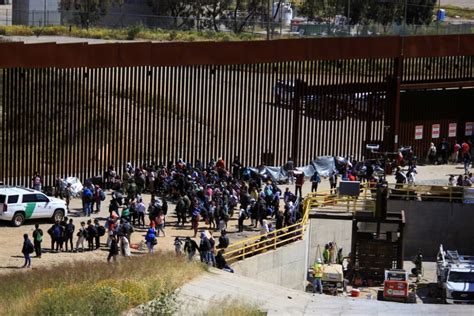 La Jornada Maya Nacional Efe Unos Migrantes Logran Entrar Por