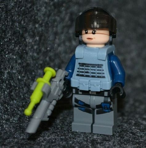 Female Acu W Tranquilizer Gun And Vest ~ Jurassic World Lego Bricks ~ New Figure Ebay