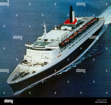 Qe2 ship hi-res stock photography and images - Alamy