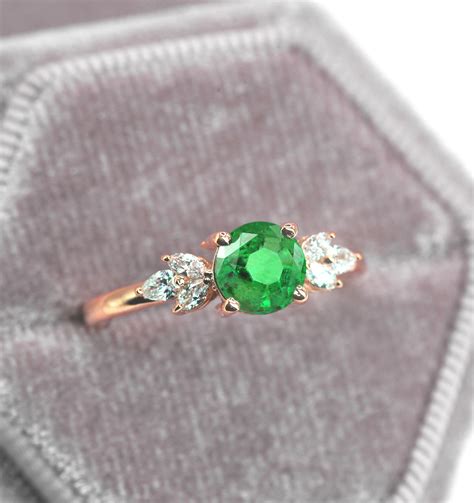 Emerald art deco celebrity ring - DIORAH JEWELLERS