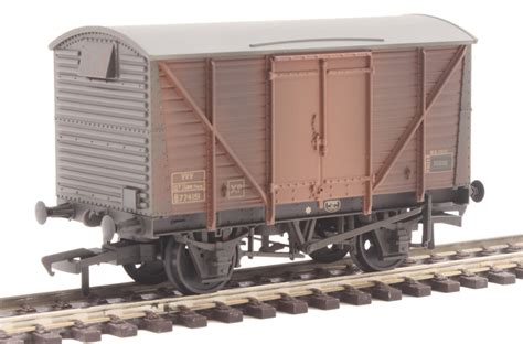 Bachmann Branchline OO 12 Ton Goods Van BR 2008 Details