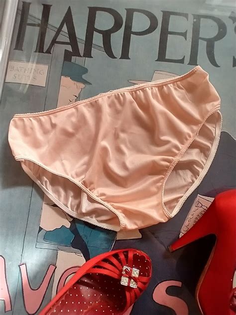 S Vintage Peachy Pink All Satin Nylon Bikini Pan Gem