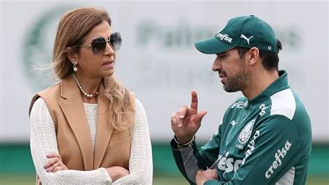 Leila Pereira passa Abel Ferreira pra trás e complica vida do Palmeiras