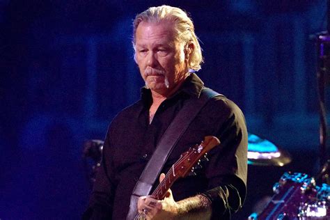 Metallica S James Hetfield Relapses Enters Rehab Band Postpones Tour