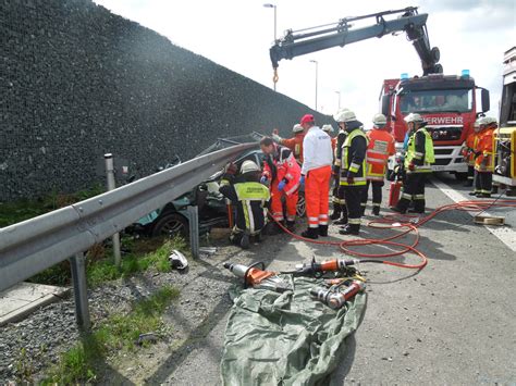 Schwerer Verkehrsunfall Mit Eingeklemmter Person Bab A Kfv Bayreuth