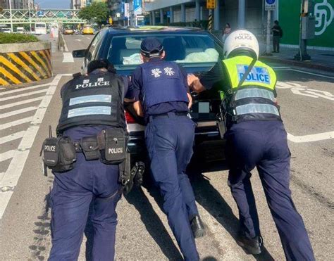 小客車拋錨阻交通｜大同警及時處理解除危機