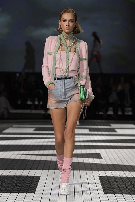 Chanel Rtw Cruise Runway Grazia