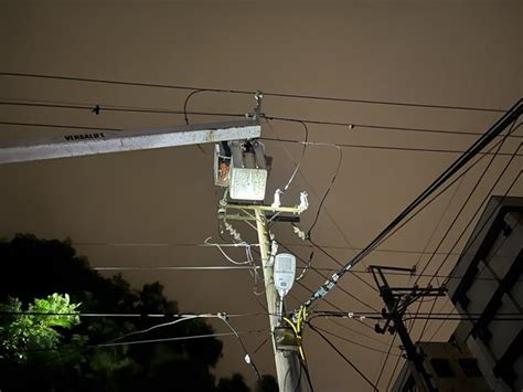 桃园观音区惊传爆炸声 电线杆窜火花漆黑一片 台电急抢修 生活 中时