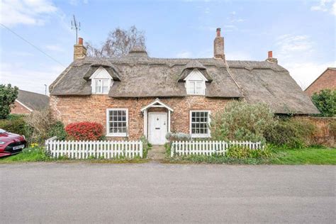 3 Bedroom Detached House For Sale In St Pauls Road North Walton