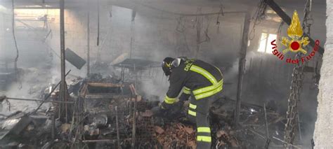 Incendio Sottotetto A Rocca Di Neto Intervento Immediato Dei Vigili