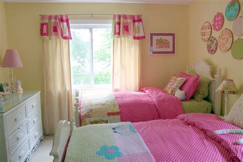 Attractive Feminine Look Twin Girls Bedroom A Room With White Lacquered Classic Bed With Pink