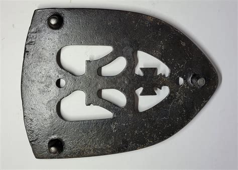 COLEBROOKDALE IRON CO POTTSTOWN PA CAST IRON SAD TRIVET | Collectors Weekly