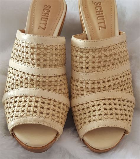 Schutz Tamanco em Madeira Nude Sandália Feminina Schutz Usado enjoei