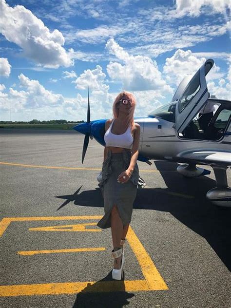 El Look Hot Y Provocativo De Vicky Xipolitakis A Bordo De Una Avioneta Infobae