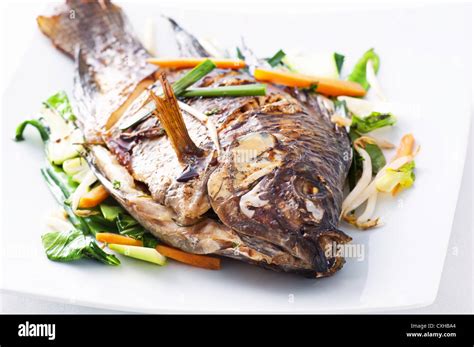 Tilapia fried with asian vegetables Stock Photo - Alamy