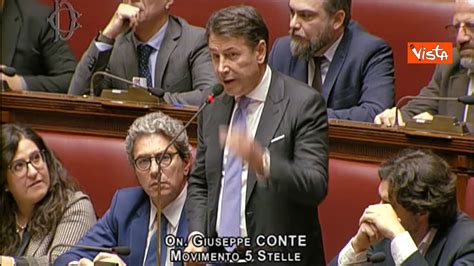 Salario Minimo Conte Strappa Fogli Alla Camera Ritiro Firma Dal