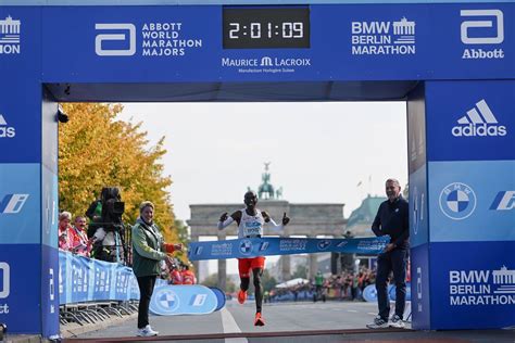 Atletismo Kipchoge establece un récord mundial de maratón para la