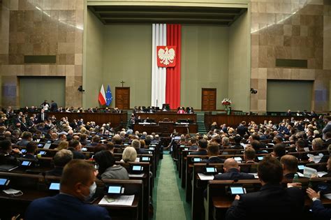 Sejm Dzi Czym Zajm Si Pos Owie W Rod Wrze Nia Na Ywo Wprost