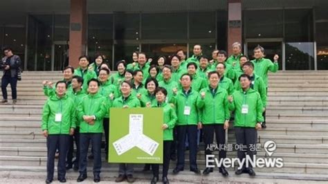 국민의당 원내대표에 박지원 정책위의장에 김성식 네이버 블로그