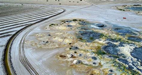 Mud Pots And Volcanoes Of The Salton Sea Desertusa