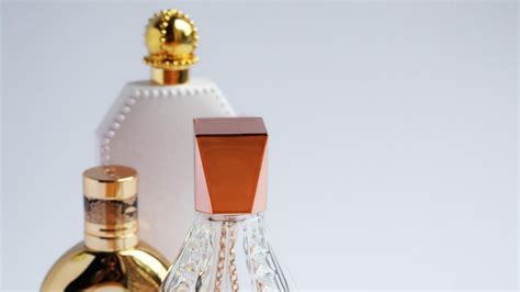 Los 3 perfumes de mujer con aroma fresco que perduran todo el día El