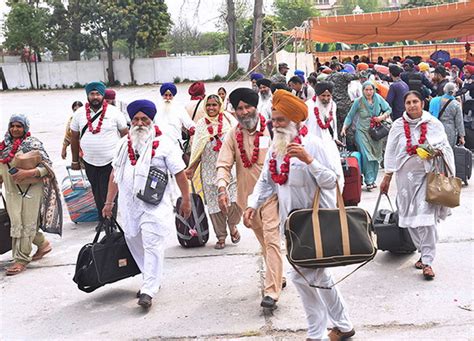 2400 Indian Sikhs Arrive For Mela The Frontier Post