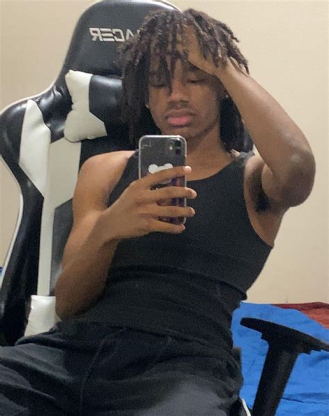 Pin by 💸 on 𝐝𝐮𝐦𝐩𝐬 ⋆ | Dreadlock hairstyles for men, Cute dreads, Dark