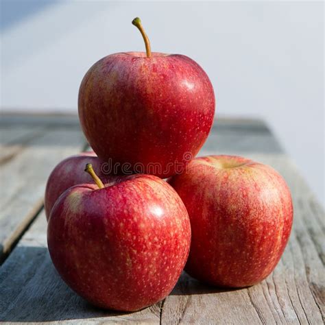 Pommes Rouges Photo Stock Image Du Normal Pommes Lumi Re