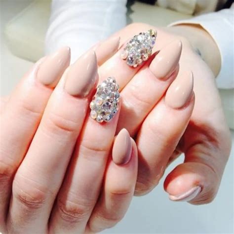You Should Go Nude In These Nude Nail Polishes For Summer
