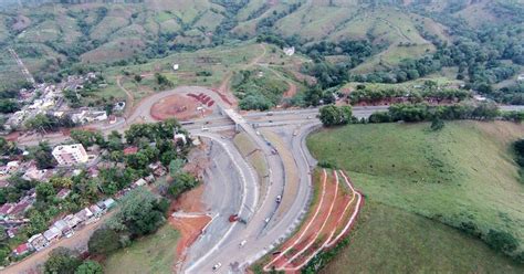 Construcción Carretera Piedra Blanca Cruce De Ocoa Con Tecnología Moderna