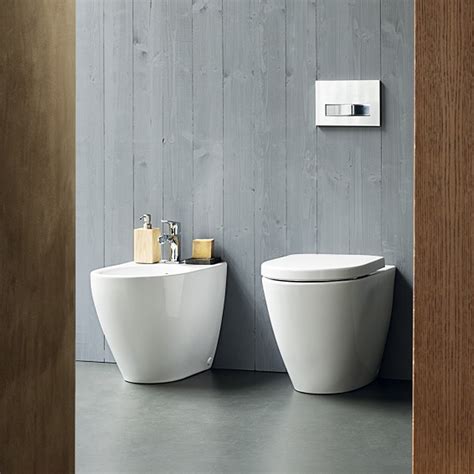 Sanitari Filomuro Con Bidet E Wc Rimless A Scarico Universale E Sedile