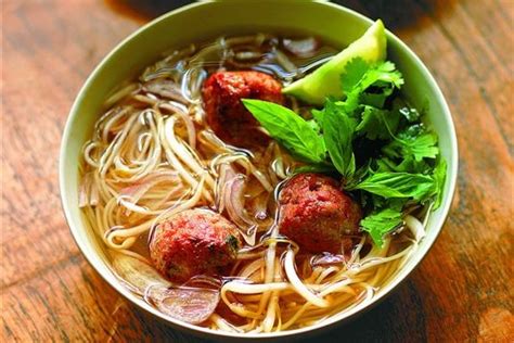 Vietnamese noodle soup with pork balls recipe