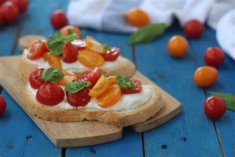 Bruschette Con Pomodorini E Stracciatella Cibo Che Passione