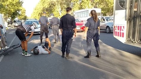 Un Ciclista Herido Tras Chocar Contra La Puerta Abierta De Un Auto En