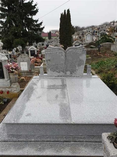 Monumente Funerare Marmura Granit Cavouri Cruci Constanta OLX Ro