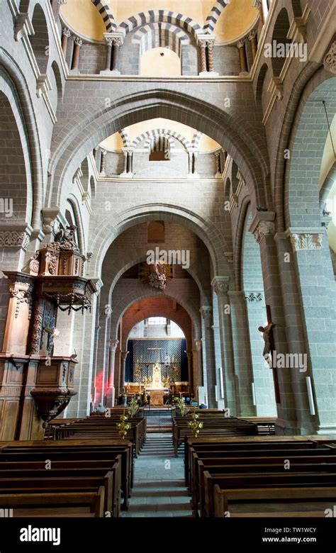 Le Puy-en-Velay (south-central France): Le Puy Cathedral (Cathedral of ...