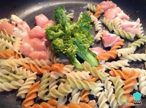 Fusilli Con Pollo A La Crema F Cil